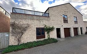 2 Bedroom Riverside Property With Roof Terrace